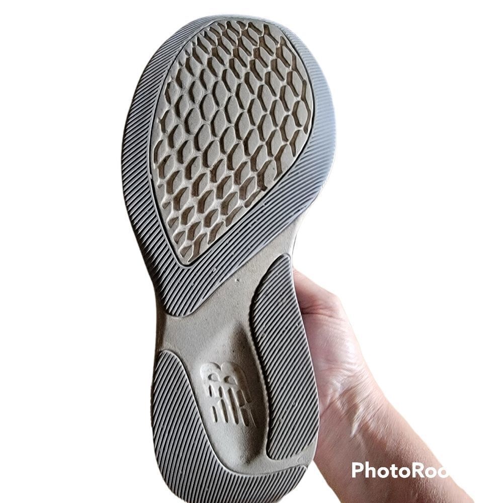 New Balance Performance Running Shoe. Size 9. - Picture 9 of 12